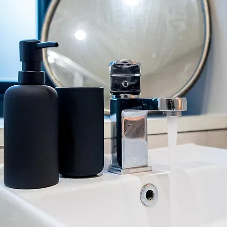 شقة Modern 4-bed Townhouse, Conveniently Located Near Centre - Perfect For Corporate ليدز