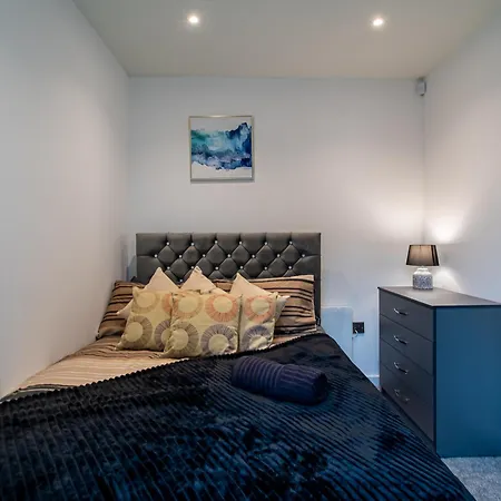 Apartment Modern 4-bed Townhouse, Conveniently Located Near Centre - Perfect For Corporate Leeds (West Yorkshire)