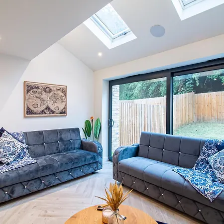 Apartment Modern 4-bed Townhouse, Conveniently Located Near Centre - Perfect For Corporate Leeds (West Yorkshire)