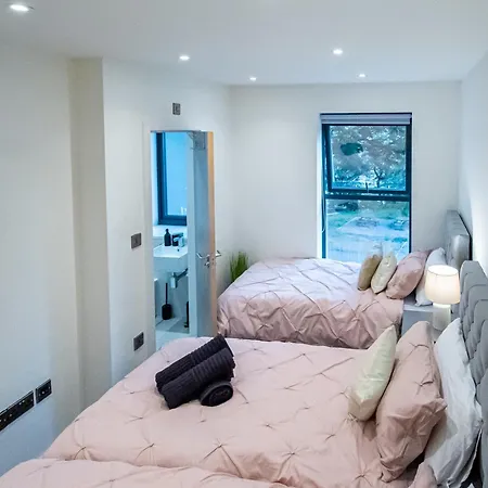 Modern 4-bed Townhouse, Conveniently Located Near Centre - Perfect For Corporate Leeds (West Yorkshire)