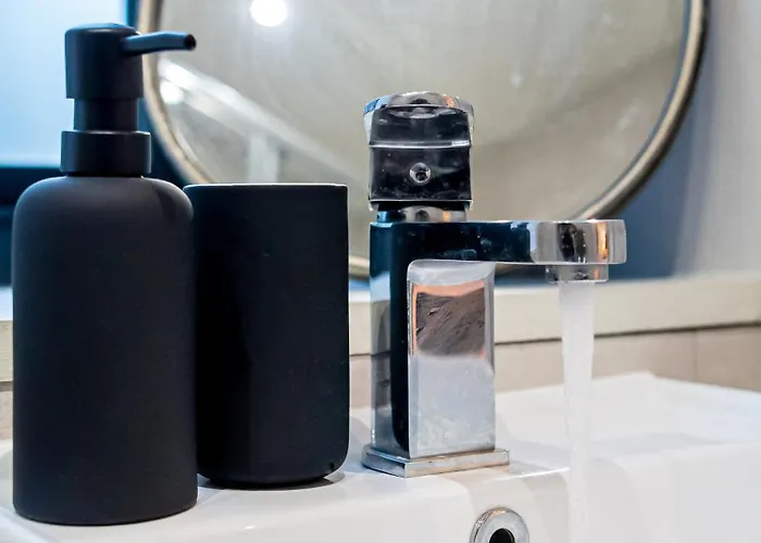 公寓 Modern 4-bed Townhouse, Conveniently Located Near Centre - Perfect For Corporate 利兹