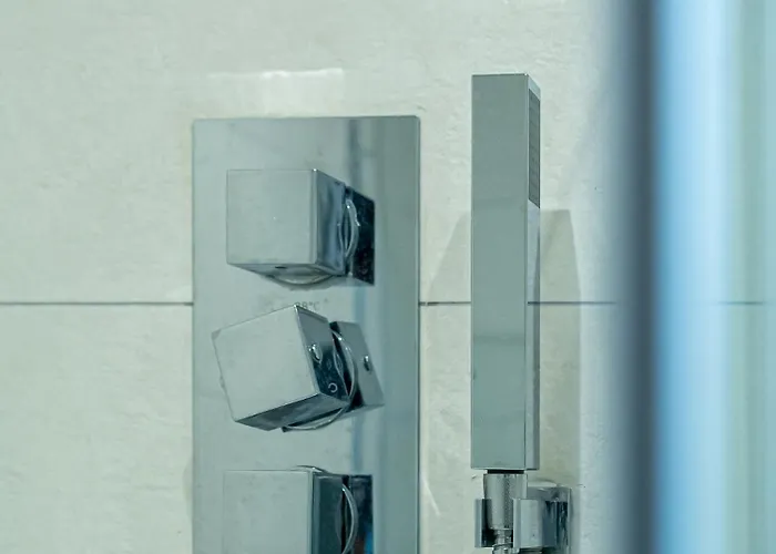 公寓 Modern 4-bed Townhouse, Conveniently Located Near Centre - Perfect For Corporate *