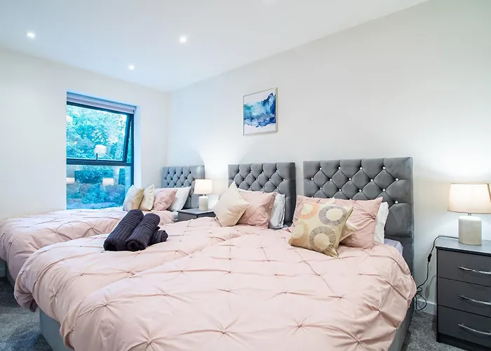 公寓 Modern 4-bed Townhouse, Conveniently Located Near Centre - Perfect For Corporate 利兹