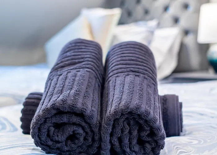 公寓 Modern 4-bed Townhouse, Conveniently Located Near Centre - Perfect For Corporate 利兹