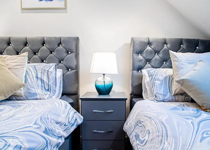 Apartment Modern 4-bed Townhouse, Conveniently Located Near Centre - Perfect For Corporate *