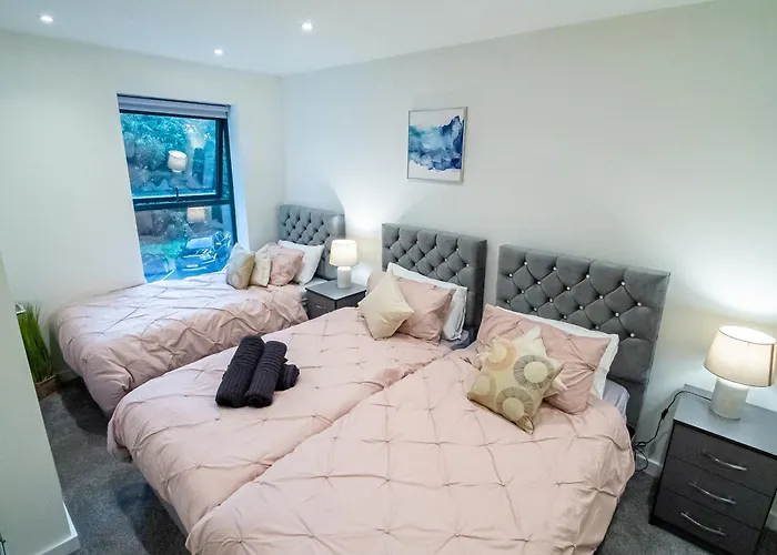 Apartment Modern 4-bed Townhouse, Conveniently Located Near Centre - Perfect For Corporate