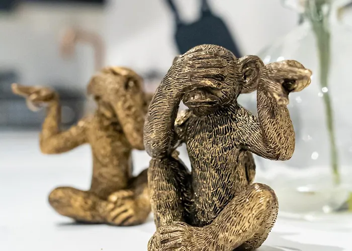 Modern 4-bed Townhouse, Conveniently Located Near Centre - Perfect For Corporate