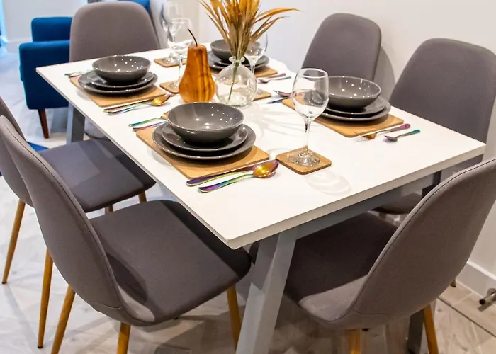 公寓 Modern 4-bed Townhouse, Conveniently Located Near Centre - Perfect For Corporate