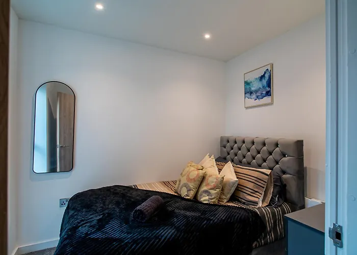 Modern 4-bed Townhouse, Conveniently Located Near Centre - Perfect For Corporate Leeds (West Yorkshire)