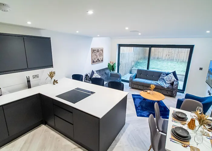 公寓 Modern 4-bed Townhouse, Conveniently Located Near Centre - Perfect For Corporate *