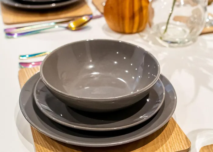 Apartment Modern 4-bed Townhouse, Conveniently Located Near Centre - Perfect For Corporate *