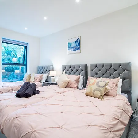 公寓 Modern 4-bed Townhouse, Conveniently Located Near Centre - Perfect For Corporate 利兹