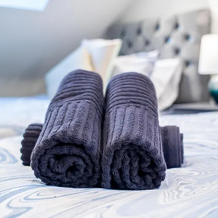 公寓 Modern 4-bed Townhouse, Conveniently Located Near Centre - Perfect For Corporate 利兹