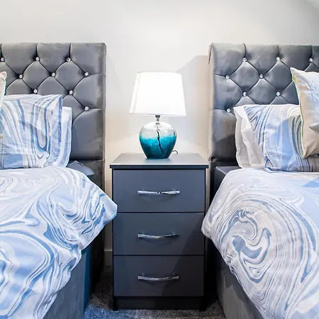 公寓 Modern 4-bed Townhouse, Conveniently Located Near Centre - Perfect For Corporate 利兹