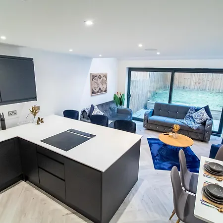 公寓 Modern 4-bed Townhouse, Conveniently Located Near Centre - Perfect For Corporate *