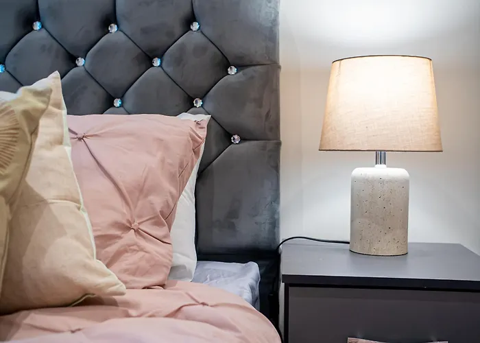 דירה Modern 4-bed Townhouse, Conveniently Located Near Centre - Perfect For Corporate *