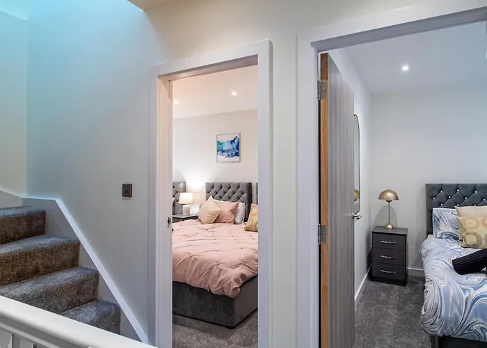 דירה Modern 4-bed Townhouse, Conveniently Located Near Centre - Perfect For Corporate