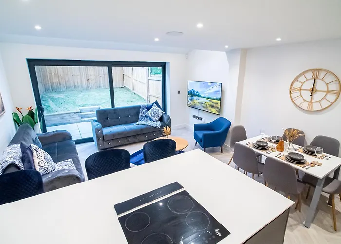 Modern 4-bed Townhouse, Conveniently Located Near Centre - Perfect For Corporate לידס