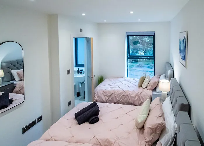 Modern 4-bed Townhouse, Conveniently Located Near Centre - Perfect For Corporate לידס